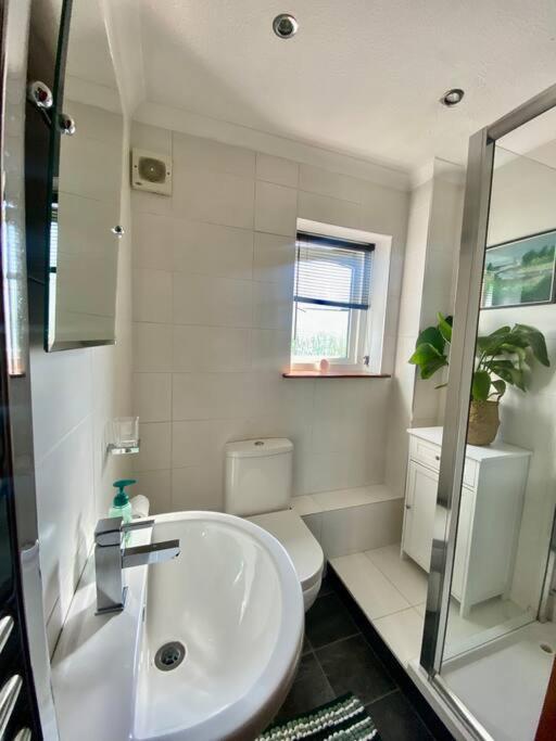 Apartment With Parking, Close To The Raigmore Hospital Инвернесс Экстерьер фото