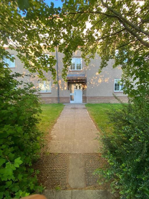 Apartment With Parking, Close To The Raigmore Hospital Инвернесс Экстерьер фото