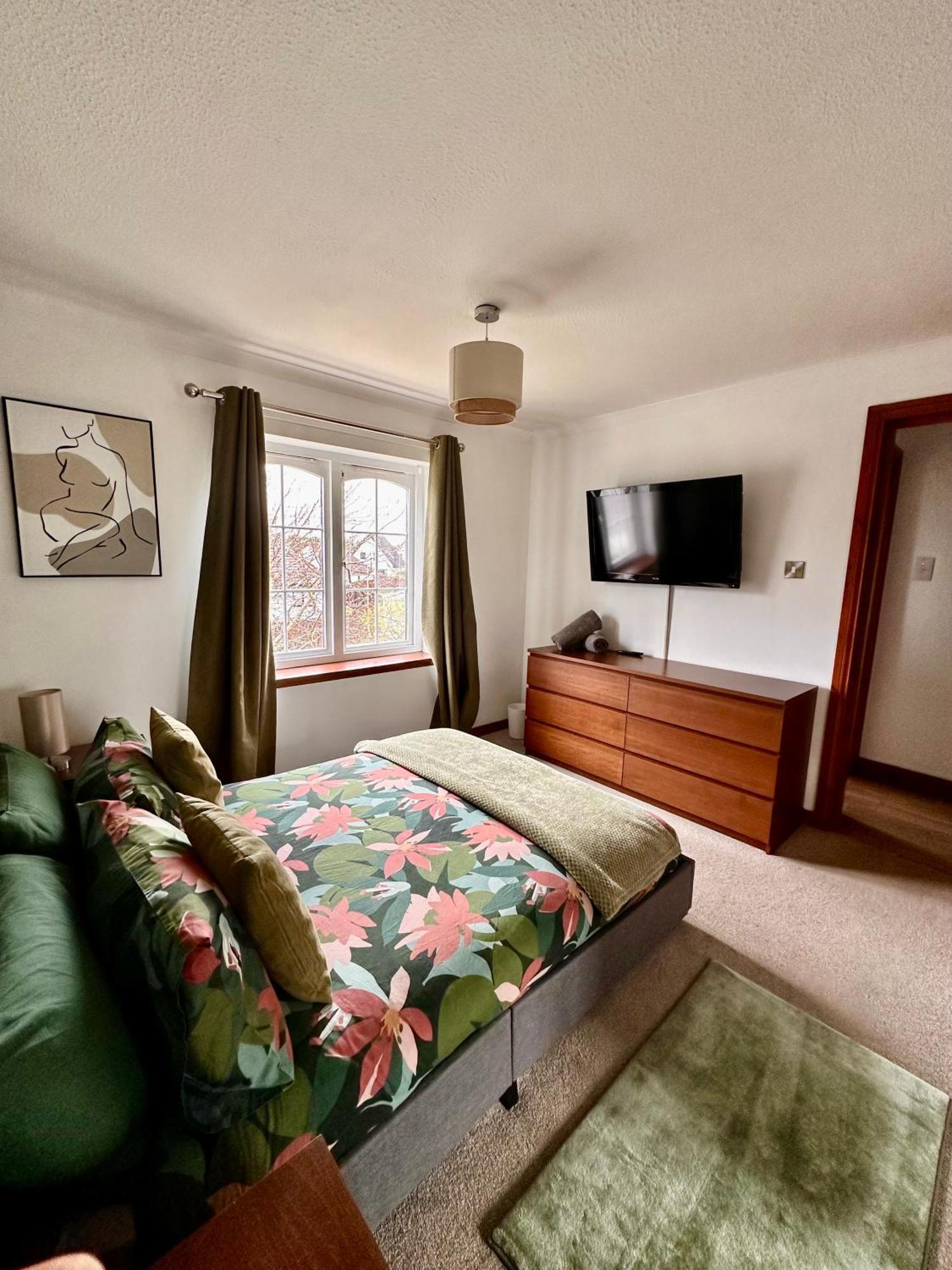 Apartment With Parking, Close To The Raigmore Hospital Инвернесс Экстерьер фото